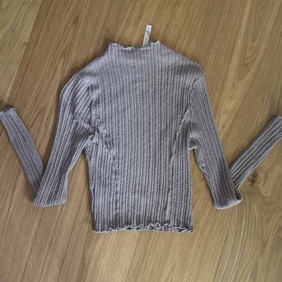 Gray Ribbed Turtleneck Longsleeve- Altr'd State - Picture 4 of 4